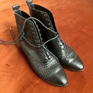 Beautiful vintage black boots